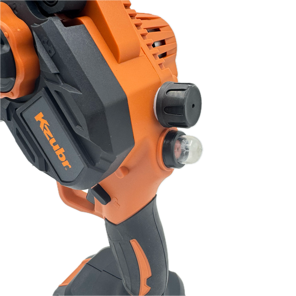 Mini fierastrau (mini drujba) cu 2 acumulatori Kzubr KLECS-21V-6” K10027, 21V, Rezervor ulei - sistem de ungere, Lama 20cm