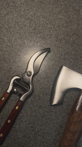 PACHET PROMO: Set 3 topoare forjate + foarfeca vie cu maner din lemn - 0